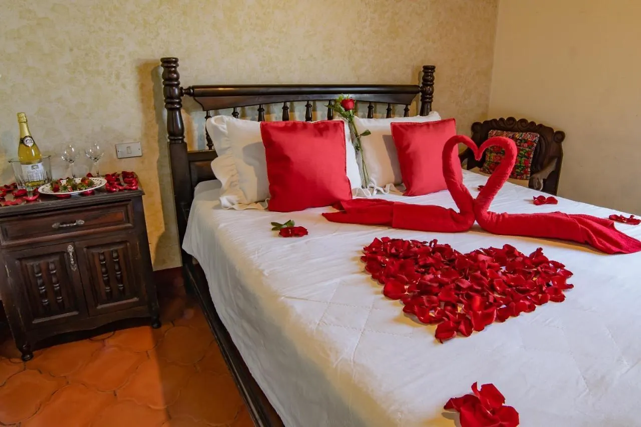 **  La Quinta Santa Lucia Hotel Antigua Guatemala